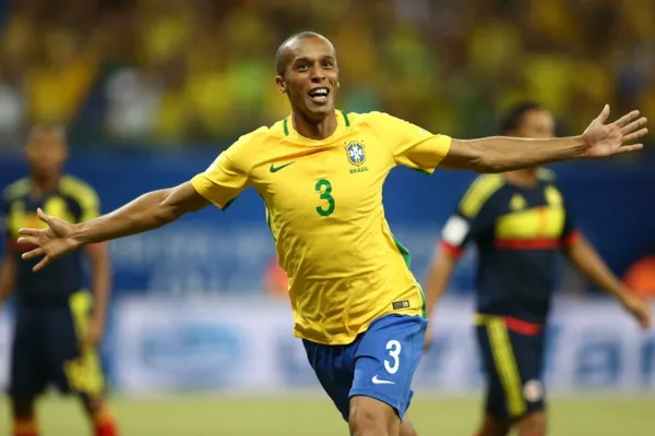 Defensor pode voltar ao Brasil para encerrar sua carreira