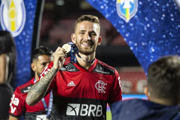 Defensor surpreendeu o futebol com nova aparência