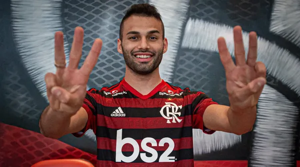 Desfile de carros no Flamengo ganhou um visitante nada modesto