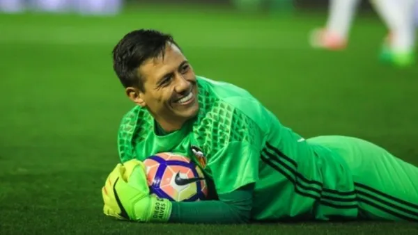 Diego Alves fue el que más regalos recibió de Leonel Messi