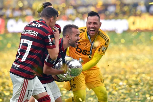 Diego reacende polêmica no Flamengo