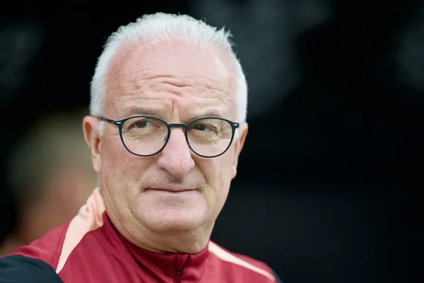 Dorival Júnior projeta Santos x Corinthians e descarta Memphis Depay no clássico. Foto: Marcello Zambrana/AGIF