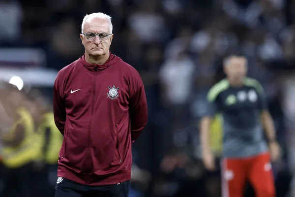 Dorival Júnior técnico do Corinthians durante partida contra o Internacional no estádio Arena Corinthians pelo campeonato Brasileiro A 2026. Foto: Marcello Zambrana/AGIF