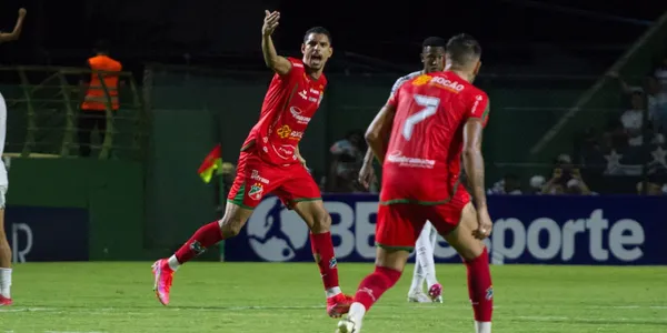 Ele já defendeu o Vasco e agora acabou com o Santos no Campeonato Paulista