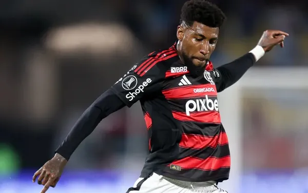 Emerson Royal em ação pelo Flamengo contra o Internacional pela Libertadores (Foto: Gilvan de Souza / Flamengo