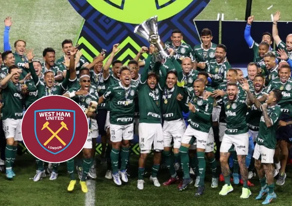 Equipe do Palmeiras comemorando o título do Brasileirão e o escudo do West Ham ao lado
