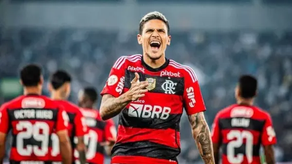 Esnobados no Flamengo, jogadores brilham no futebol árabe