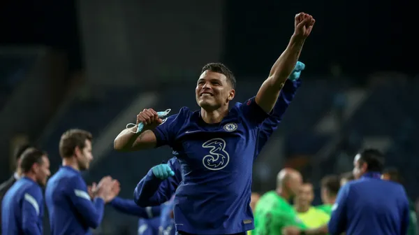 Esposa de Thiago Silva faz sucesso nas redes sociais