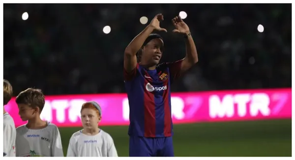 Eterno ídolo do futebol brasileiro brilhou em jogo beneficente dos masters do Barcelona