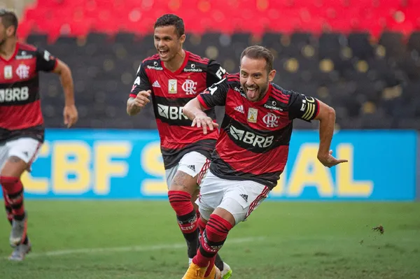 Everton Ribeiro dever ser negociado pelo Flamengo