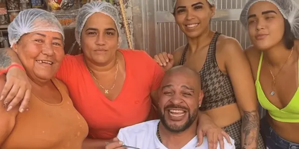 Ex-jogador postou vídeo em redes sociais se divertindo em um restaurante raiz