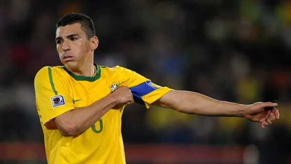 Ex-zagueiro que foi pentacampeão do mundo com o Brasil tem mágoa muito grande com técnico