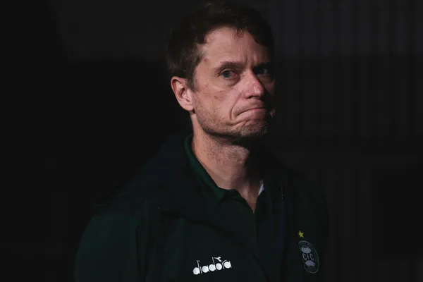 Fernando Seabra, tecnico do Coritiba, durante partida contra o Corinthians no estadio Arena Corinthians pelo campeonato Brasileiro A 2026. Foto: Ettore Chiereguini/AGIF