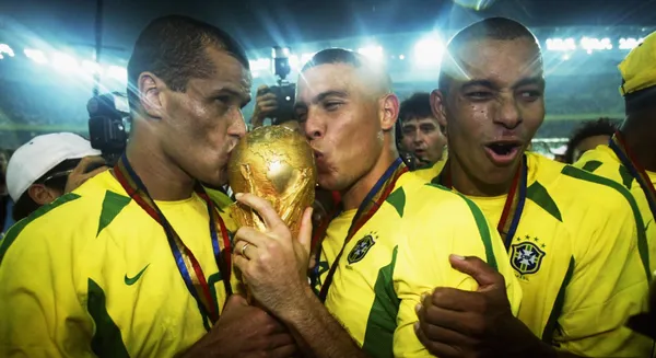 fez parte da equipe vencedora da Copa do Mundo de 2002