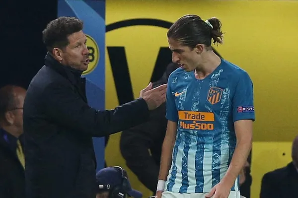 Filipe Luis jogou pelo Atlético de Madrid e Chelsea. Hoje ele joga pelo Flamengo no Brasil.