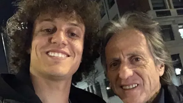 Flamengo deseja contratar David Luiz