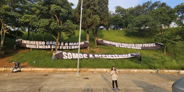 Foi isso o que a torcida do Corinthians fez contra os preços abusivos dos ingressos
