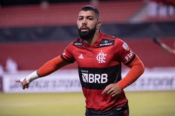 Gabriel Barbosa não acredita na revelação de João Gomes