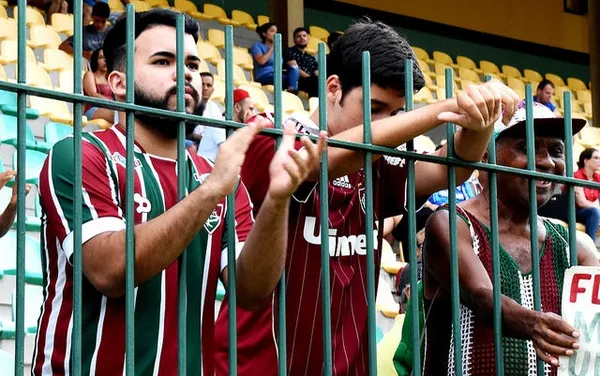 Gigante carioca sofre enxurrada de protestos nas ruas e nas redes sociais