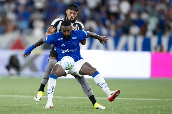 Gilson Lobo/AGIF - Gerson passa por situação problemática após sofrer pancada em jogo do Cruzeiro.