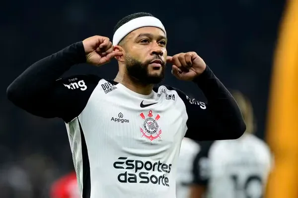Gol de Memphis em Corinthians x América de Cali — Foto: Marcos Ribolli