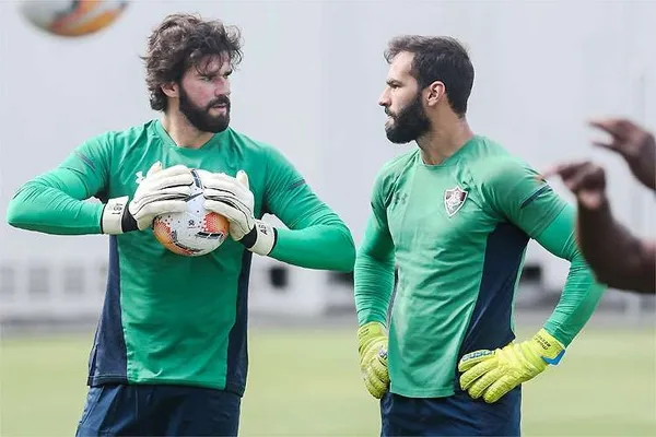 Goleiro do Fluminense já atuou na Europa e destacou a diferença entre os países