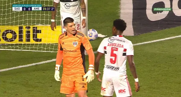 Goleiro não vive boa fase, mas conta com apoio do elenco e da direção do São Paulo