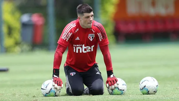 Goleiro tem sido contestado pela torcida por falhas consecutivas em jogos importantes da equipe