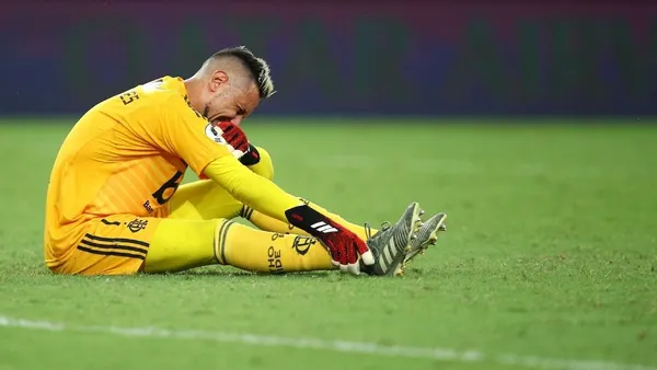 Goleiro vive má fase logo após sua renovação