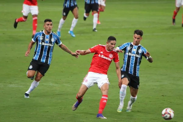 Grêmio venceu o clássico e tomou a liderança do Gauchão