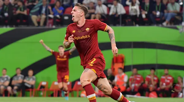 Holandeses ainda assustaram no segundo tempo, mas italianos acabaram mesmo por conquistar o título