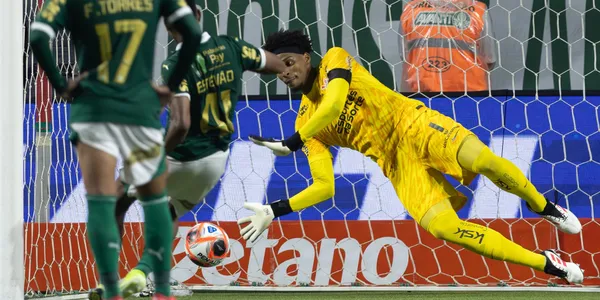Hugo Souza chama a atenção de times do exterior (Foto: Corinthians)