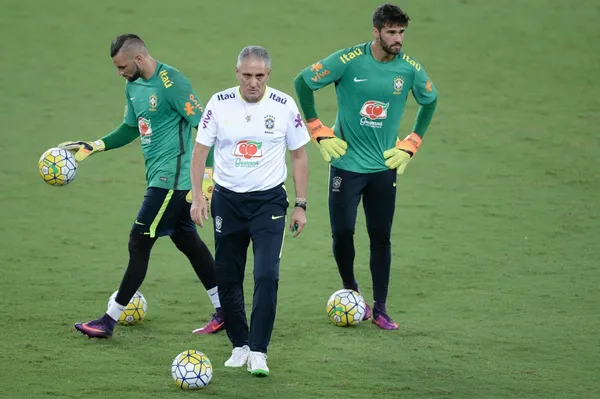 Instabilidade de Alisson pegou Tite de surpresa na seleção