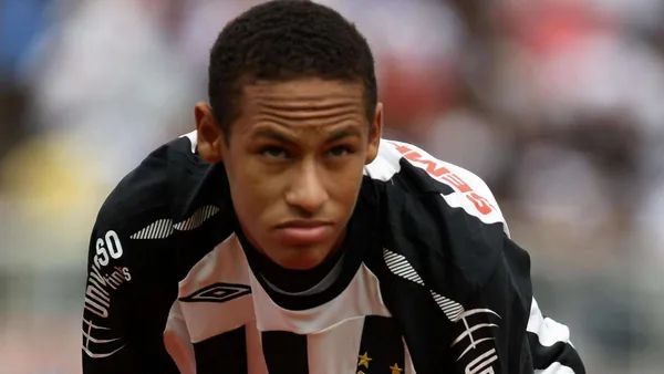 Já vestiu a camisola da sua equipa nas camadas jovens e na Inglaterra destacam que o City está disposto a pagar 25 milhões de euros. Sua história começou igual à de ‘Ney’