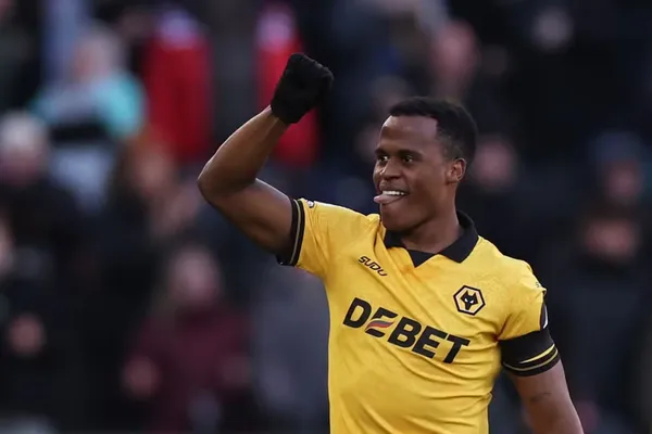 Jhon Arias marca contra o West Ham e comemora seu primeiro gol com a camisa do Wolverhampton na temporada — Foto: David Klein/Reuters