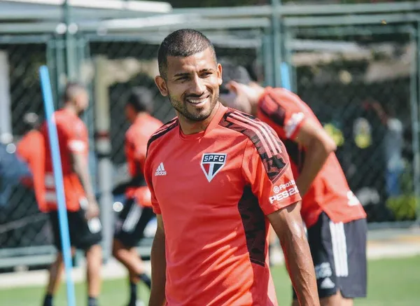 Joao Rojas pede fortuna incalculável ao São Paulo