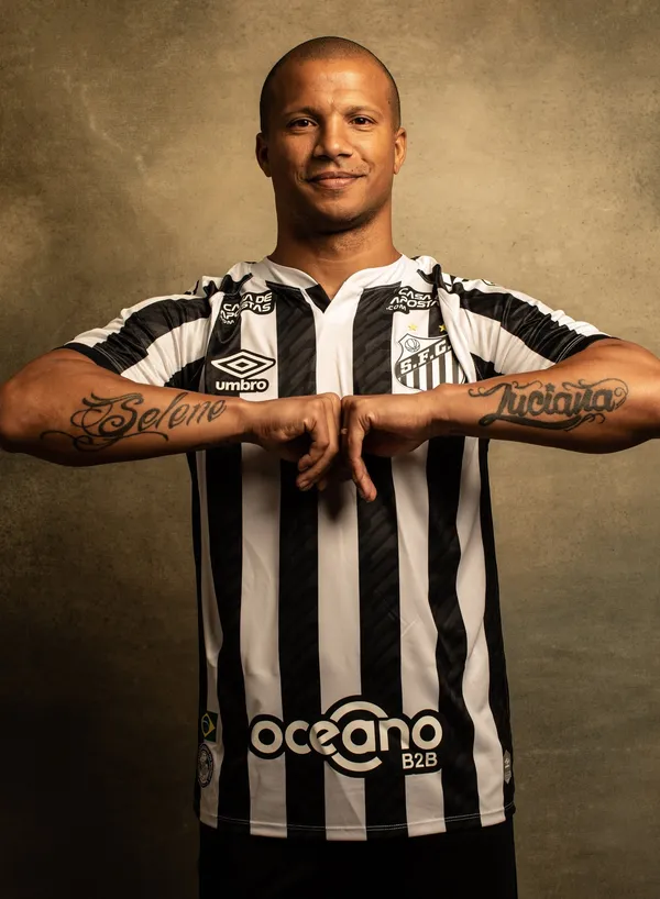 Jogador de 36 anos se recupera de uma lesão no joelho.