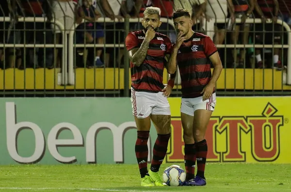 Jogador causa inveja por salário milionário no Flamengo