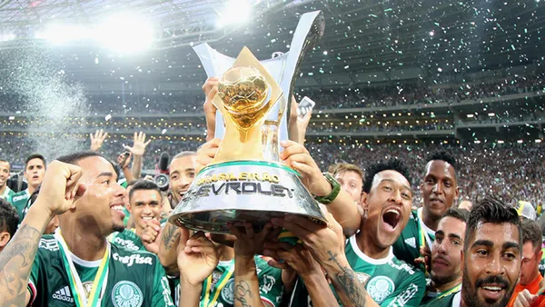 Jogador conquistou título por dois gigantes do futebol brasileiro