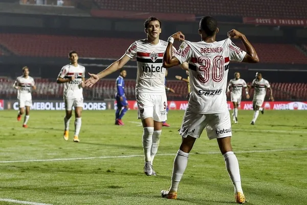 Jogador está no futebol europeu, mas deseja voltar ao São Paulo