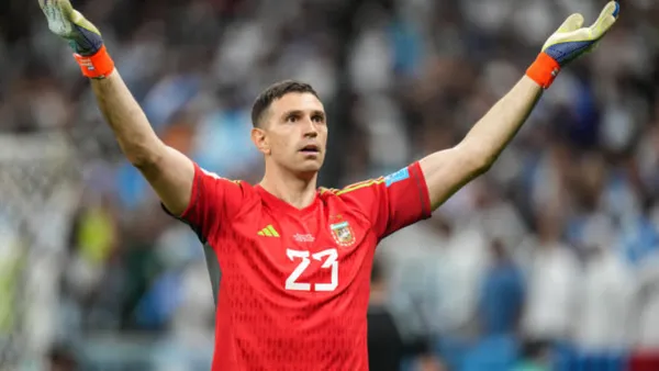 Jogador fez duras críticas ao goleiro do Aston Villa por provocações