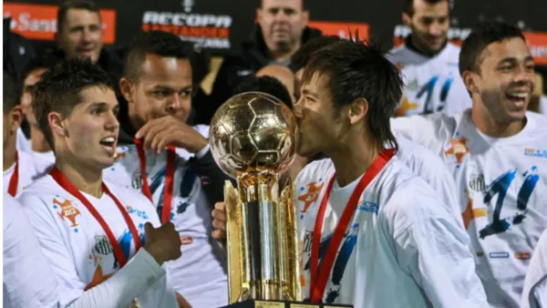 Jogador foi campeão ao lado de Neymar, e agora tem novo clube