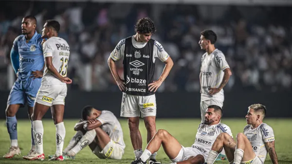 Jogador não conseguiu evitar rebaixamento do Santos, mas foi campeão pelo clube