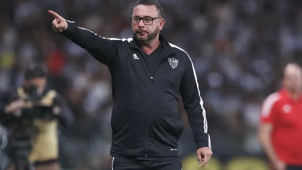 Jogador não teve chances sob o comando do técnico argentino e está brilhando na Argentina