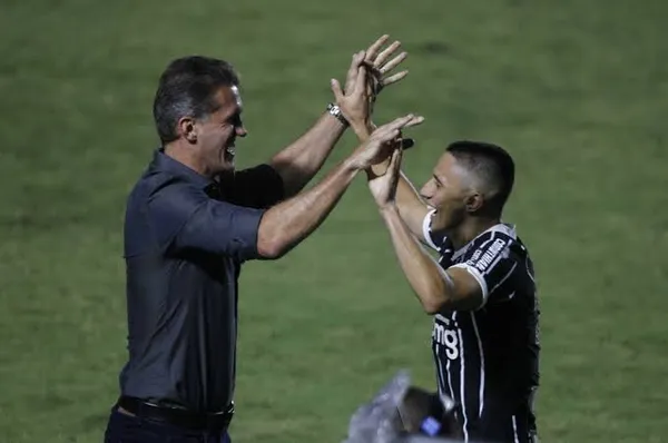 Jogador vive um momento delicado na carreira e fez questão e agradecer o apoio dos torcedores