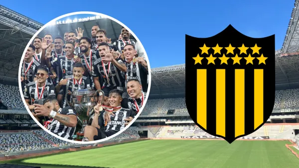 Jogadores do Atlético-MG durante o título estadual ao lado do escudo do Peñarol