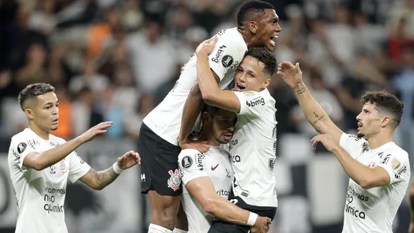 Jogadores do Corinthians comemoram gol