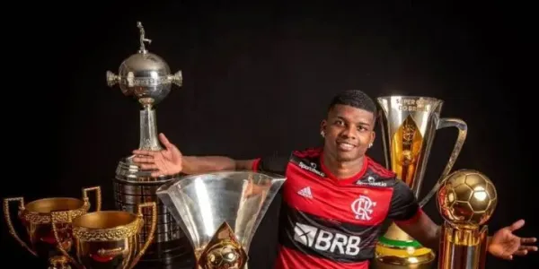 Jovem ainda vive dilema no FlamengoJovem atacante ainda vive dilema no Flamengo