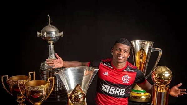 Jovem atacante ainda vive dilema no Flamengo