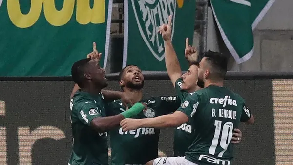 Jovem atacante já é preferido de Luxemburgo no lugar de milhões